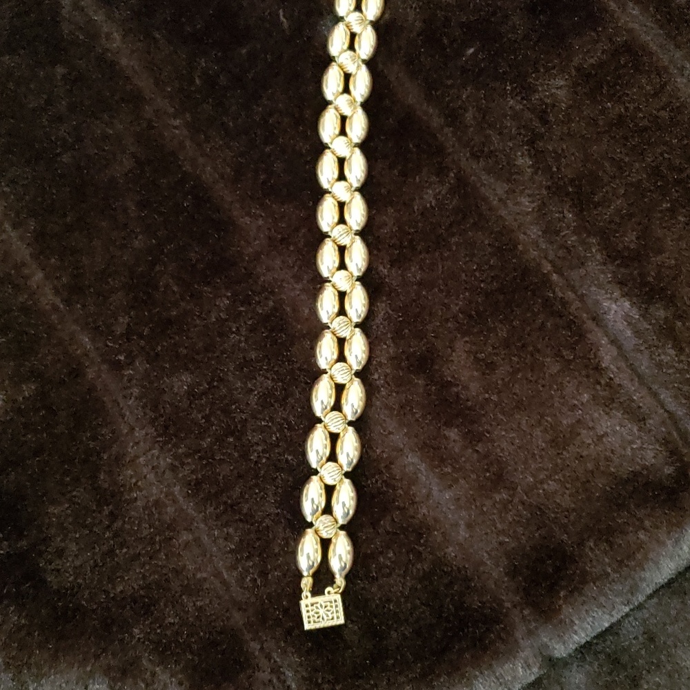 Gold bead bracelet w/filigree clasp